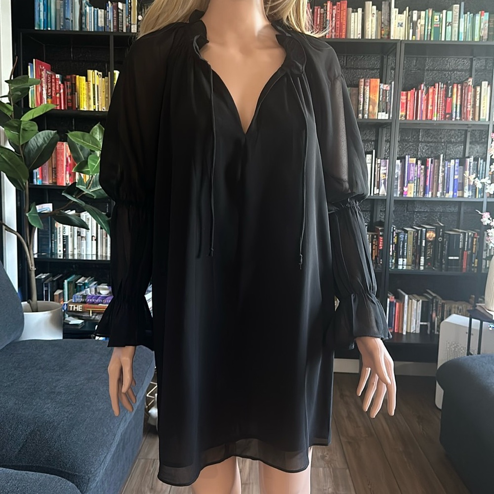 VICI Little black dress with sleeve detail